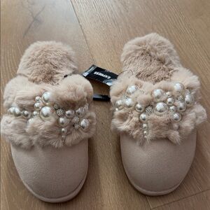 Express Cream Faux Fur Slippers
